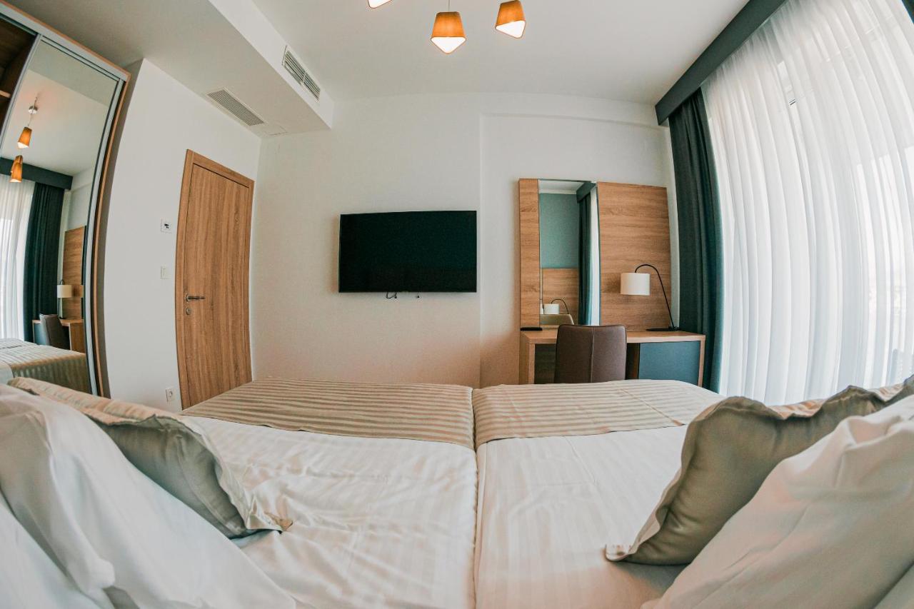 Kaneo Beach Hotel Novalja Extérieur photo